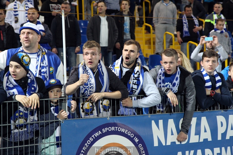 Piłkarze i kibice FKS Stali Mielec świętują awans do I ligi