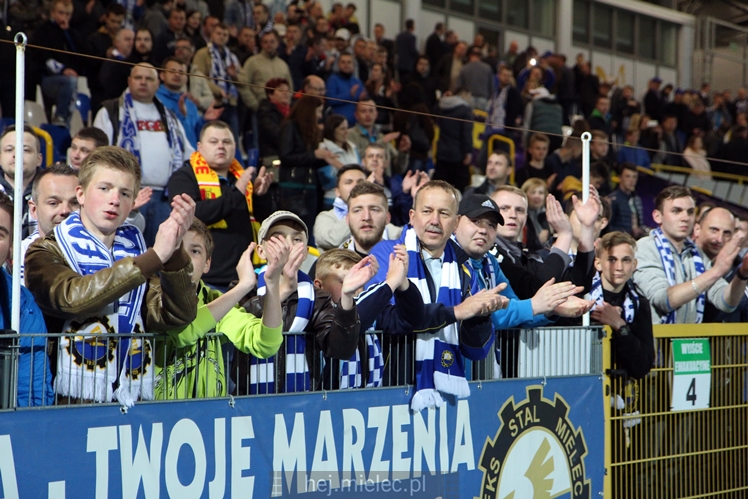 Piłkarze i kibice FKS Stali Mielec świętują awans do I ligi