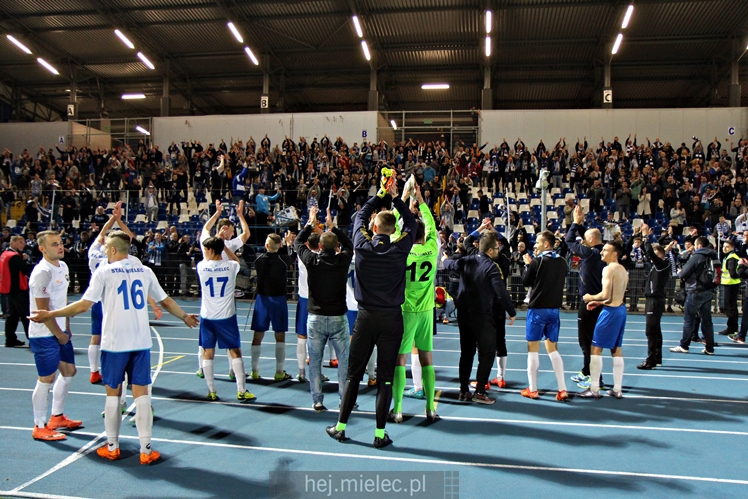 Piłkarze i kibice FKS Stali Mielec świętują awans do I ligi