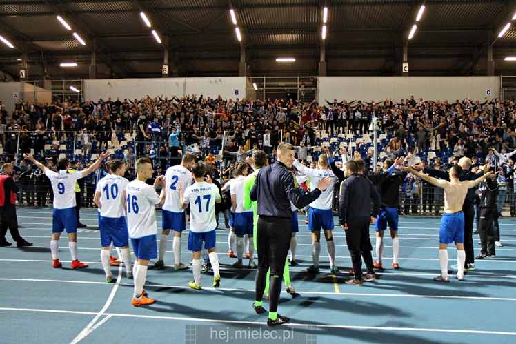 Piłkarze i kibice FKS Stali Mielec świętują awans do I ligi