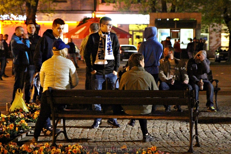 Piłkarze i kibice FKS Stali Mielec świętują awans do I ligi