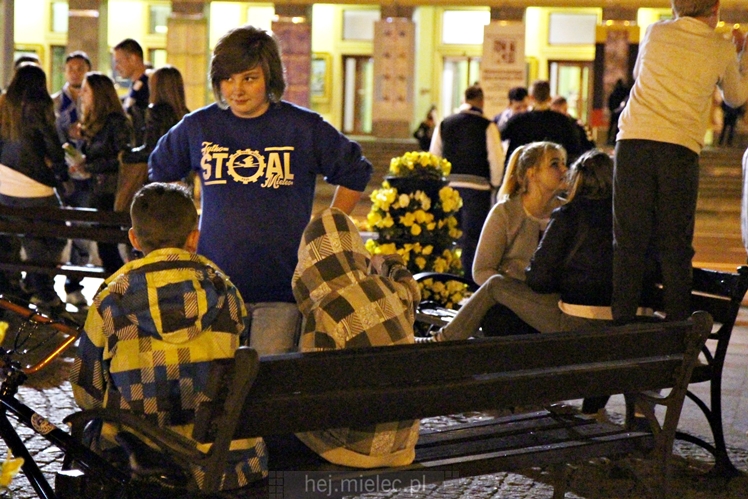 Piłkarze i kibice FKS Stali Mielec świętują awans do I ligi