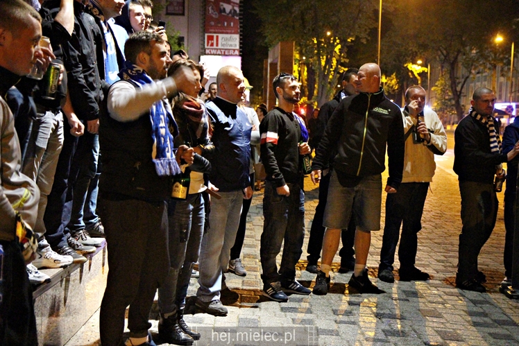 Piłkarze i kibice FKS Stali Mielec świętują awans do I ligi