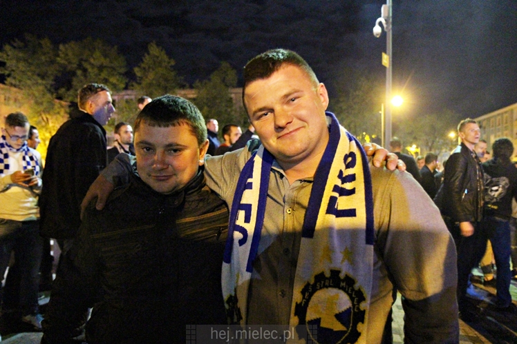 Piłkarze i kibice FKS Stali Mielec świętują awans do I ligi