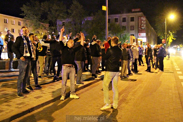 Piłkarze i kibice FKS Stali Mielec świętują awans do I ligi