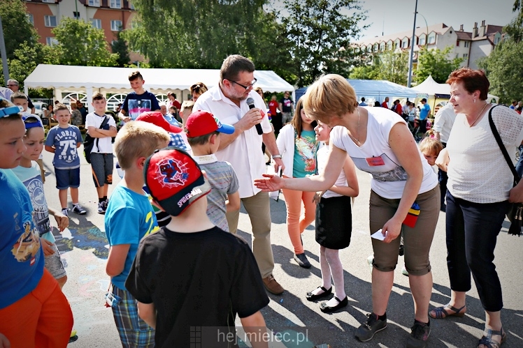 Majówka rodzinna na terenach Szkoły Podstawowej nr 11 w Mielcu