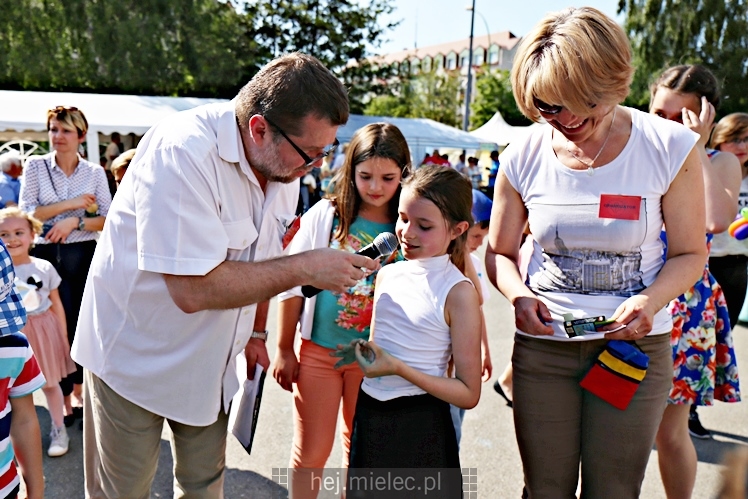 Majówka rodzinna na terenach Szkoły Podstawowej nr 11 w Mielcu