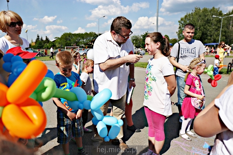 Majówka rodzinna na terenach Szkoły Podstawowej nr 11 w Mielcu