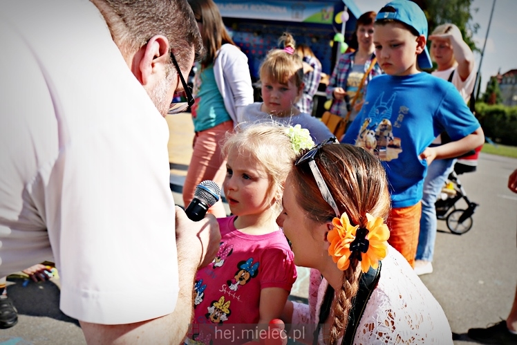 Majówka rodzinna na terenach Szkoły Podstawowej nr 11 w Mielcu