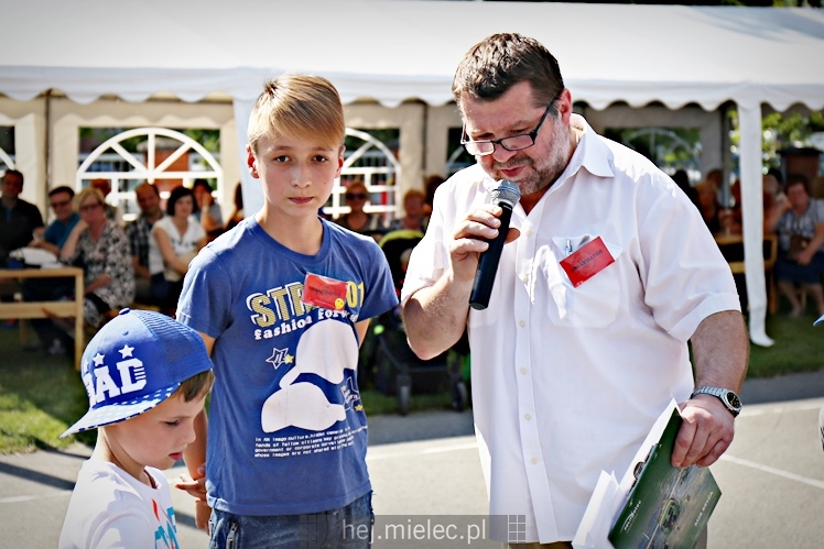 Majówka rodzinna na terenach Szkoły Podstawowej nr 11 w Mielcu