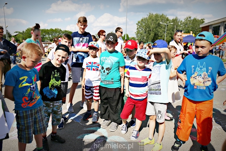 Majówka rodzinna na terenach Szkoły Podstawowej nr 11 w Mielcu