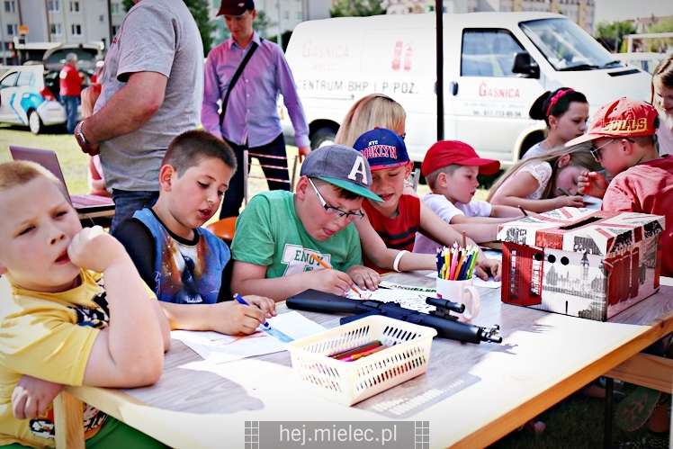 Majówka rodzinna na terenach Szkoły Podstawowej nr 11 w Mielcu
