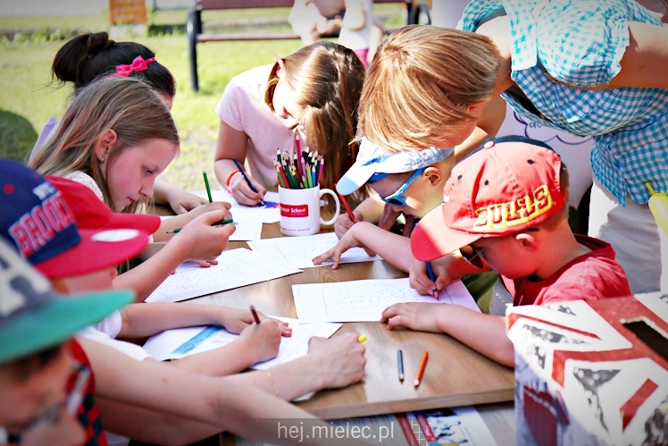 Majówka rodzinna na terenach Szkoły Podstawowej nr 11 w Mielcu
