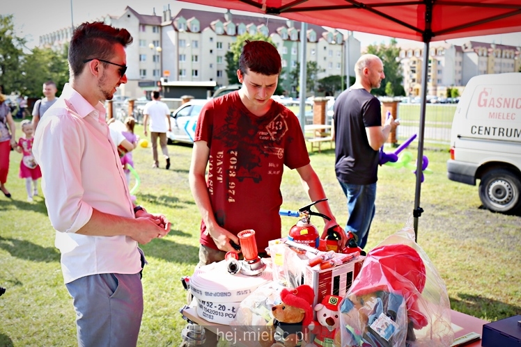 Majówka rodzinna na terenach Szkoły Podstawowej nr 11 w Mielcu