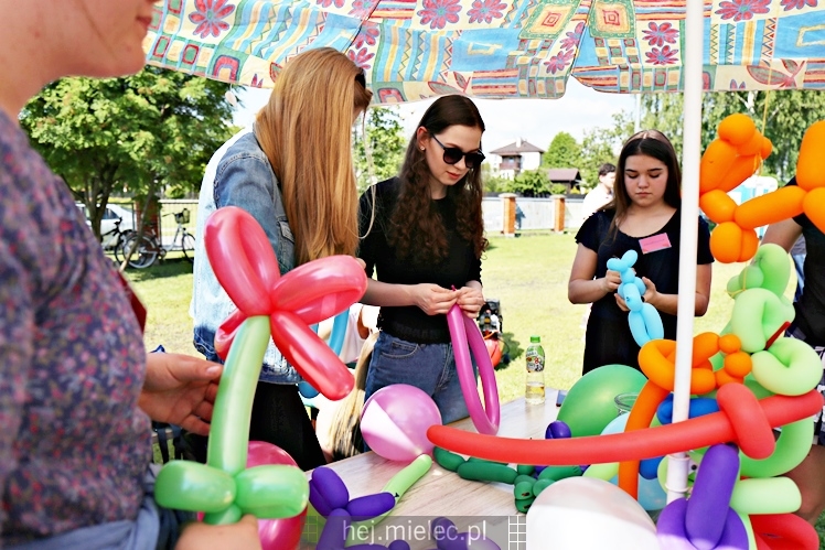 Majówka rodzinna na terenach Szkoły Podstawowej nr 11 w Mielcu