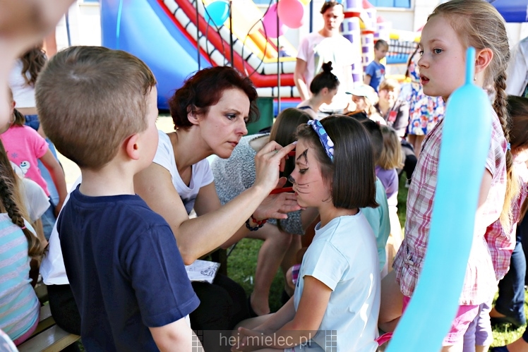 Majówka rodzinna na terenach Szkoły Podstawowej nr 11 w Mielcu
