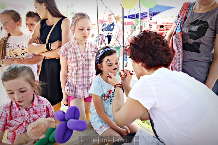 Majówka rodzinna na terenach Szkoły Podstawowej nr 11 w Mielcu