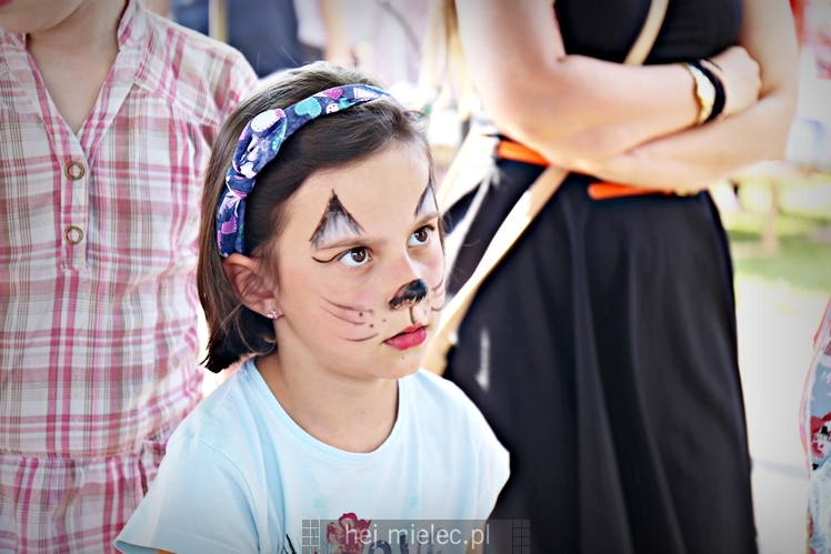 Majówka rodzinna na terenach Szkoły Podstawowej nr 11 w Mielcu