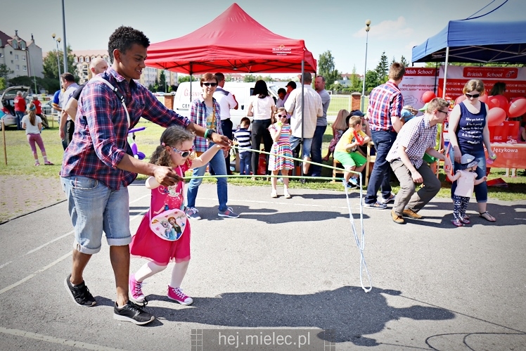 Majówka rodzinna na terenach Szkoły Podstawowej nr 11 w Mielcu
