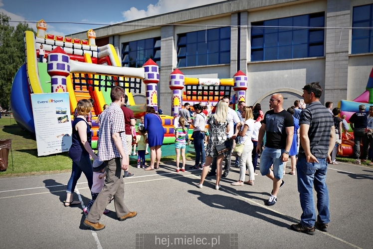 Majówka rodzinna na terenach Szkoły Podstawowej nr 11 w Mielcu