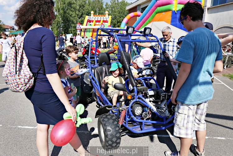 Majówka rodzinna na terenach Szkoły Podstawowej nr 11 w Mielcu