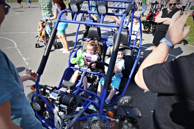 Majówka rodzinna na terenach Szkoły Podstawowej nr 11 w Mielcu