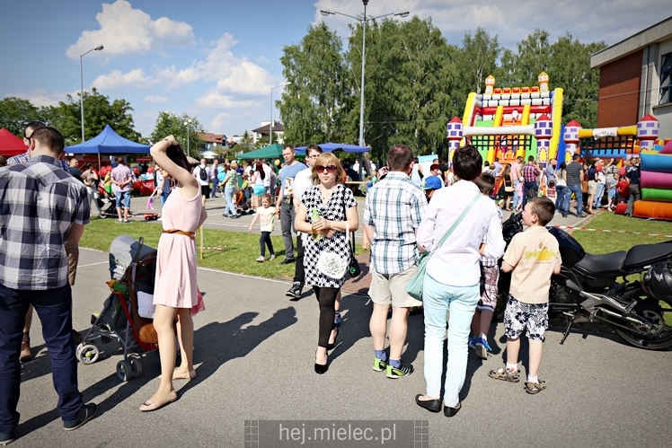 Majówka rodzinna na terenach Szkoły Podstawowej nr 11 w Mielcu