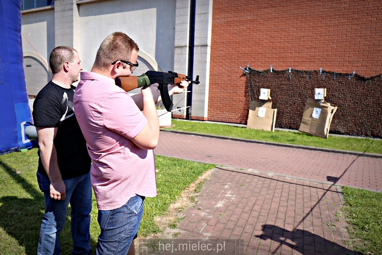 Majówka rodzinna na terenach Szkoły Podstawowej nr 11 w Mielcu