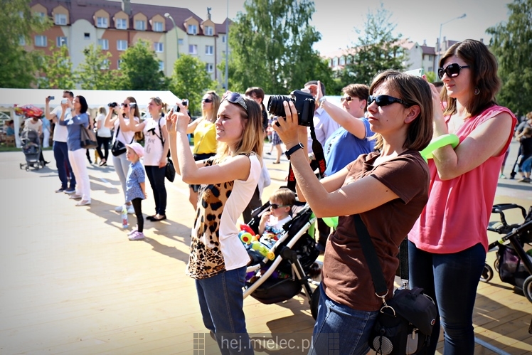 Majówka rodzinna na terenach Szkoły Podstawowej nr 11 w Mielcu