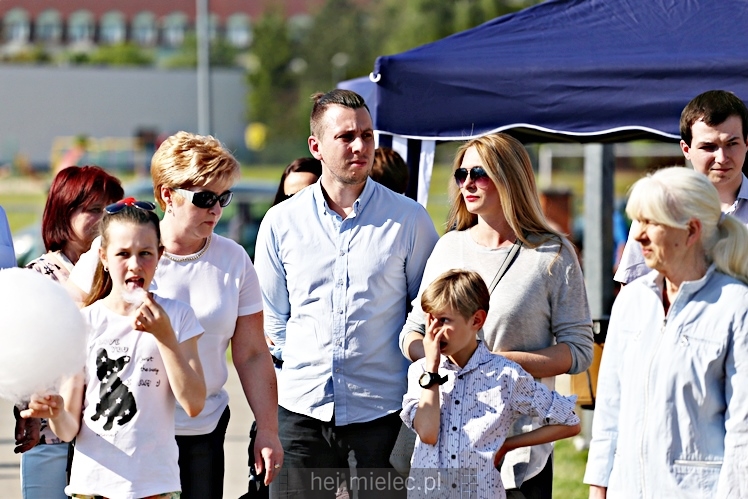 Majówka rodzinna na terenach Szkoły Podstawowej nr 11 w Mielcu