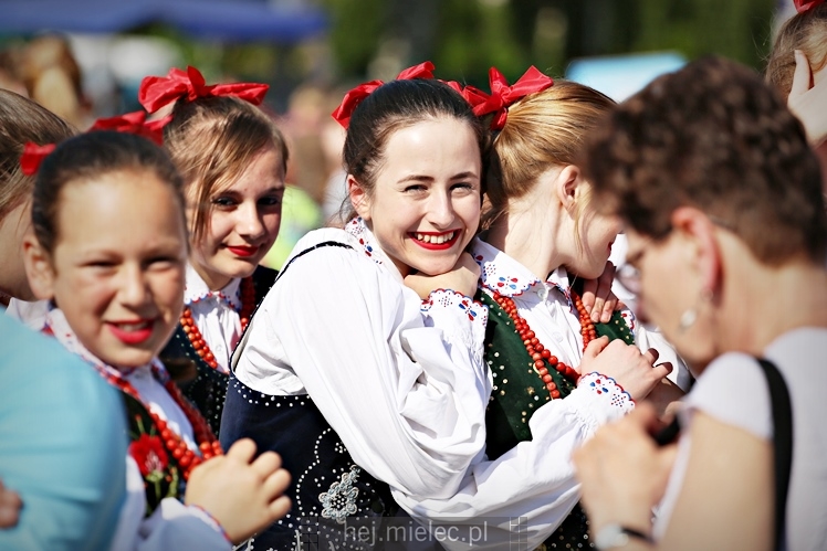 Majówka rodzinna na terenach Szkoły Podstawowej nr 11 w Mielcu