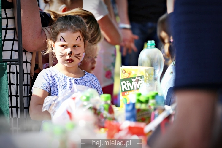 Majówka rodzinna na terenach Szkoły Podstawowej nr 11 w Mielcu