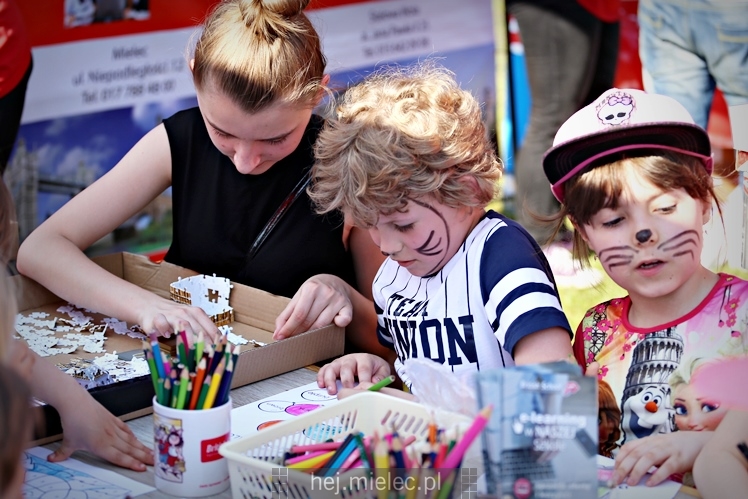 Majówka rodzinna na terenach Szkoły Podstawowej nr 11 w Mielcu