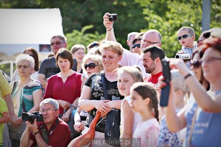 Majówka rodzinna na terenach Szkoły Podstawowej nr 11 w Mielcu