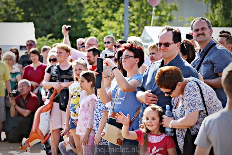 Majówka rodzinna na terenach Szkoły Podstawowej nr 11 w Mielcu