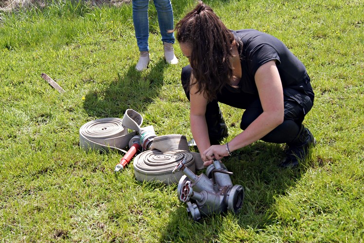 Ćwiczenia bojowe w klasie strażackiej w Zespole Szkół Budowlanych w Mielcu