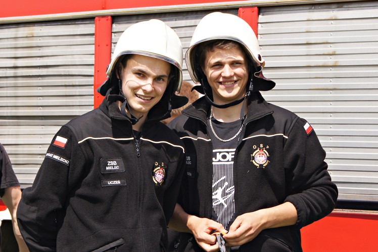 Ćwiczenia bojowe w klasie strażackiej w Zespole Szkół Budowlanych w Mielcu