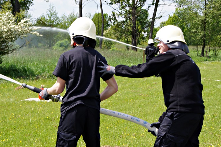 Ćwiczenia bojowe w klasie strażackiej w Zespole Szkół Budowlanych w Mielcu