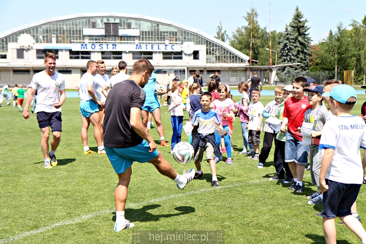 Trening pokazowy FKS Stali Mielec dla uczniów