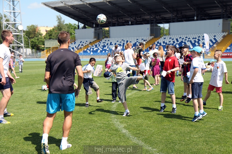 Trening pokazowy FKS Stali Mielec dla uczniów