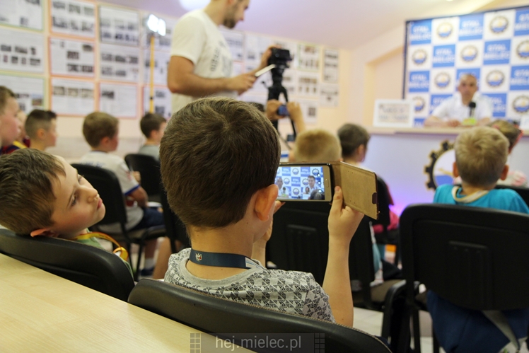 Trening pokazowy FKS Stali Mielec dla uczniów