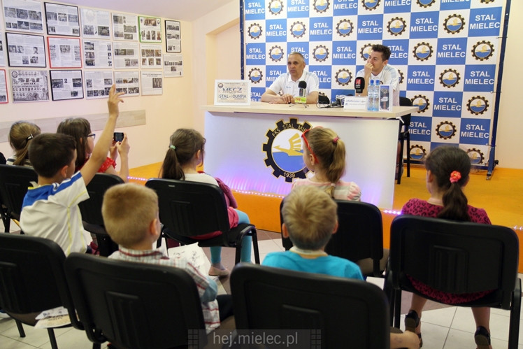Trening pokazowy FKS Stali Mielec dla uczniów