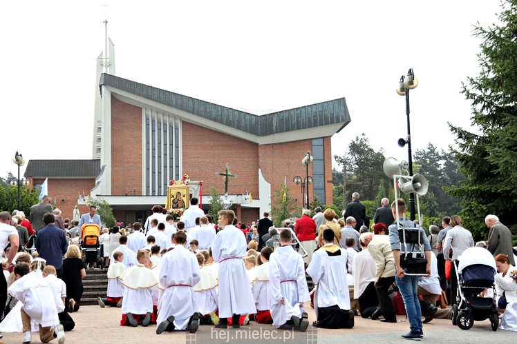Boże Ciało: procesja parafii Matki Bożej Nieustającej Pomocy