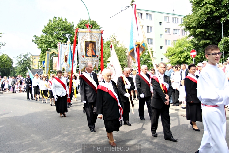Boże Ciało: procesja parafii Matki Bożej Nieustającej Pomocy