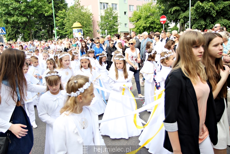 Boże Ciało: procesja parafii Matki Bożej Nieustającej Pomocy
