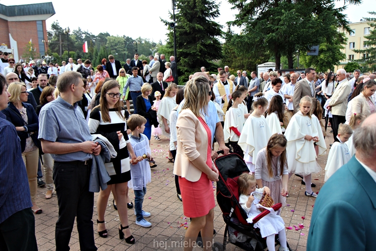 Boże Ciało: procesja parafii Matki Bożej Nieustającej Pomocy