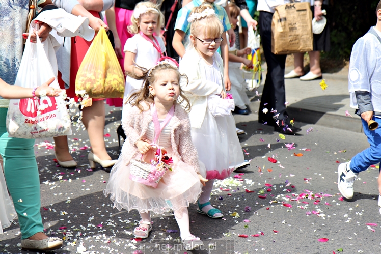 Boże Ciało: procesja parafii Matki Bożej Nieustającej Pomocy