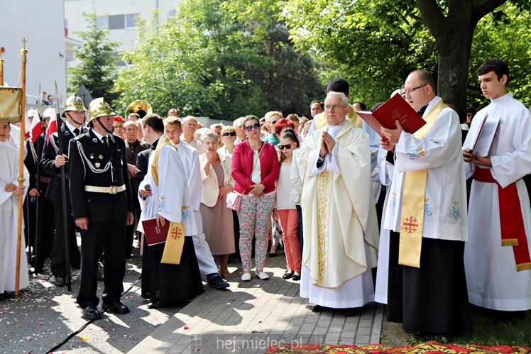 Boże Ciało: procesja parafii Matki Bożej Nieustającej Pomocy