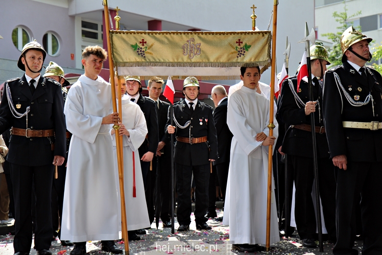 Boże Ciało: procesja parafii Matki Bożej Nieustającej Pomocy