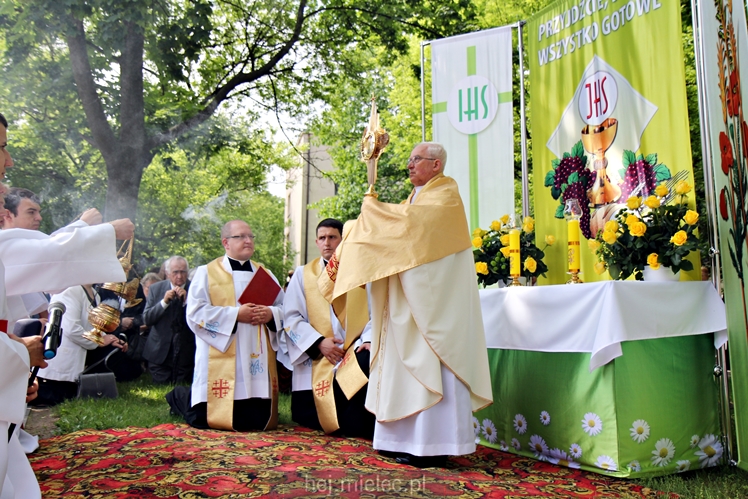 Boże Ciało: procesja parafii Matki Bożej Nieustającej Pomocy
